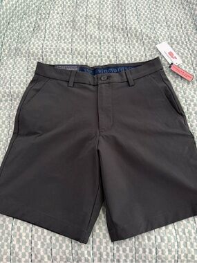 Vineyard Vines Men's Black Flat-Front Performance Shorts